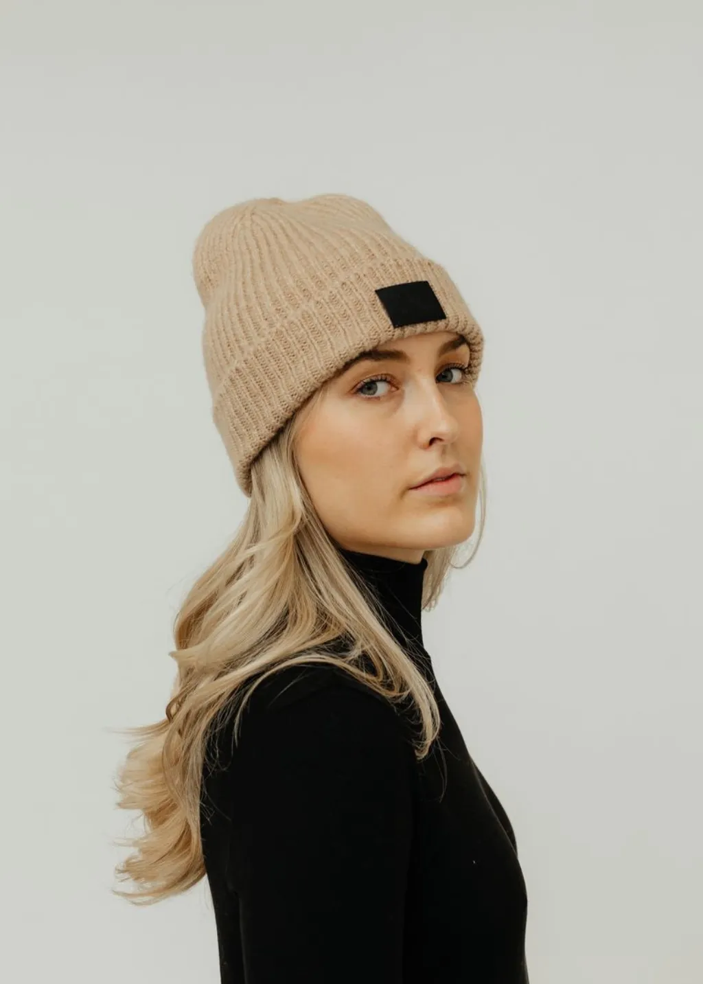 Anine Bing Elia Beanie in Camel