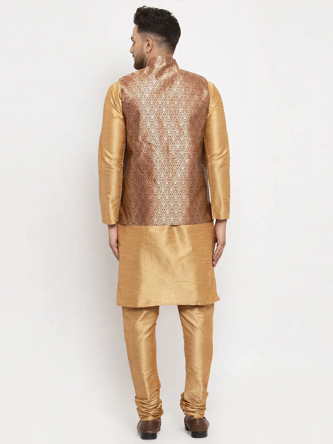 Men'S Solid Dupion Kurta Pajama With Woven Jacqaurd Waistcoat