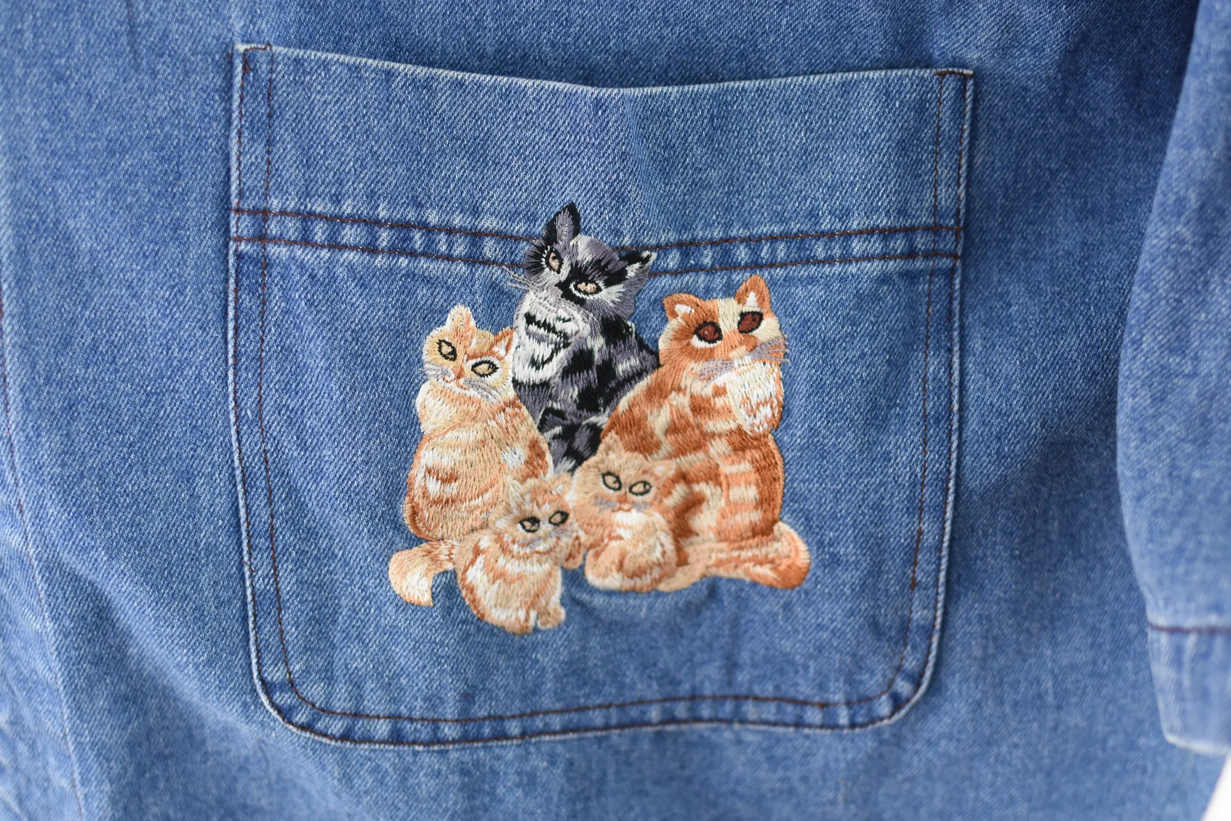 Vintage Jean Jacket with Embroidered Cats Motif, Women's Plus Size 1X