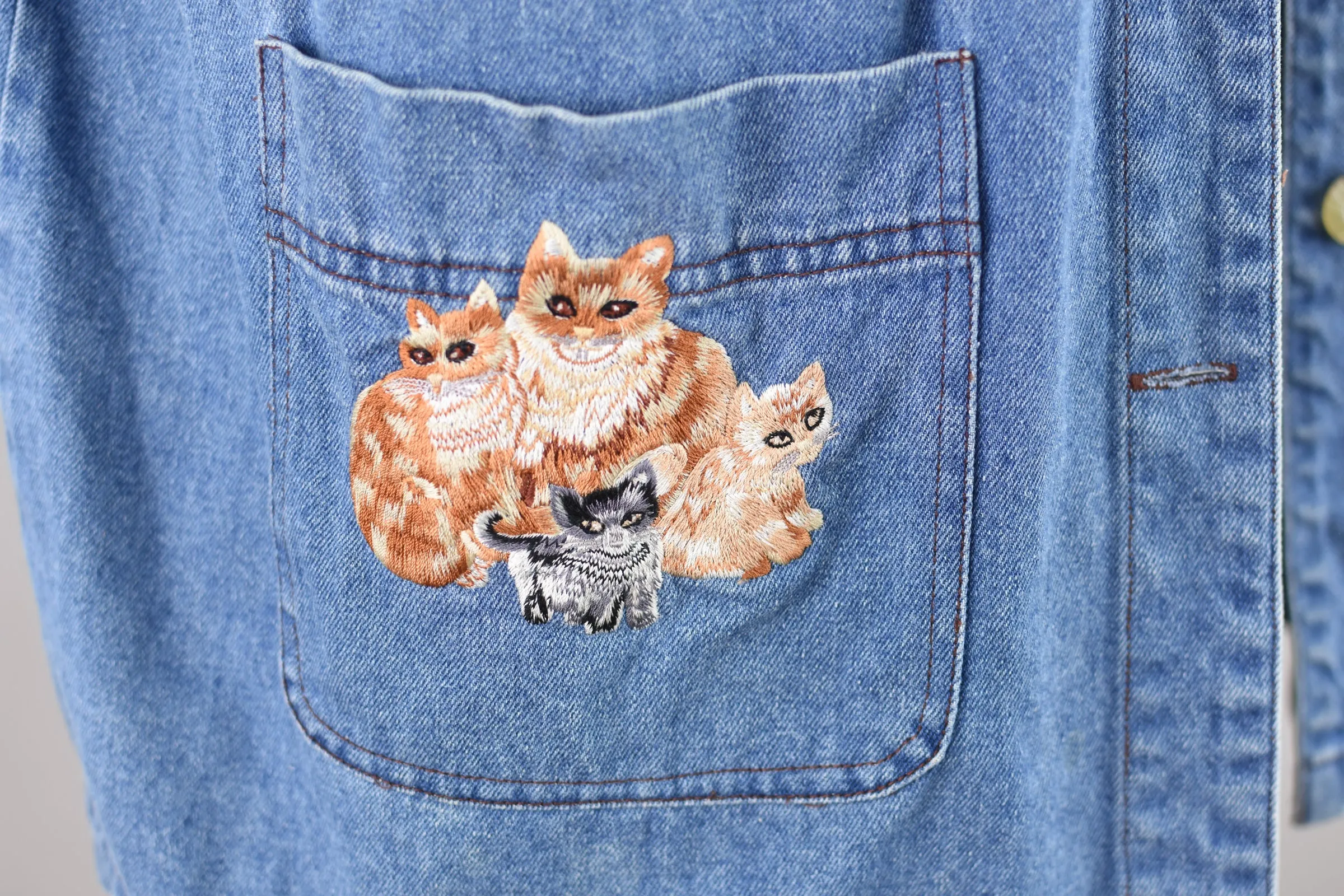 Vintage Jean Jacket with Embroidered Cats Motif, Women's Plus Size 1X