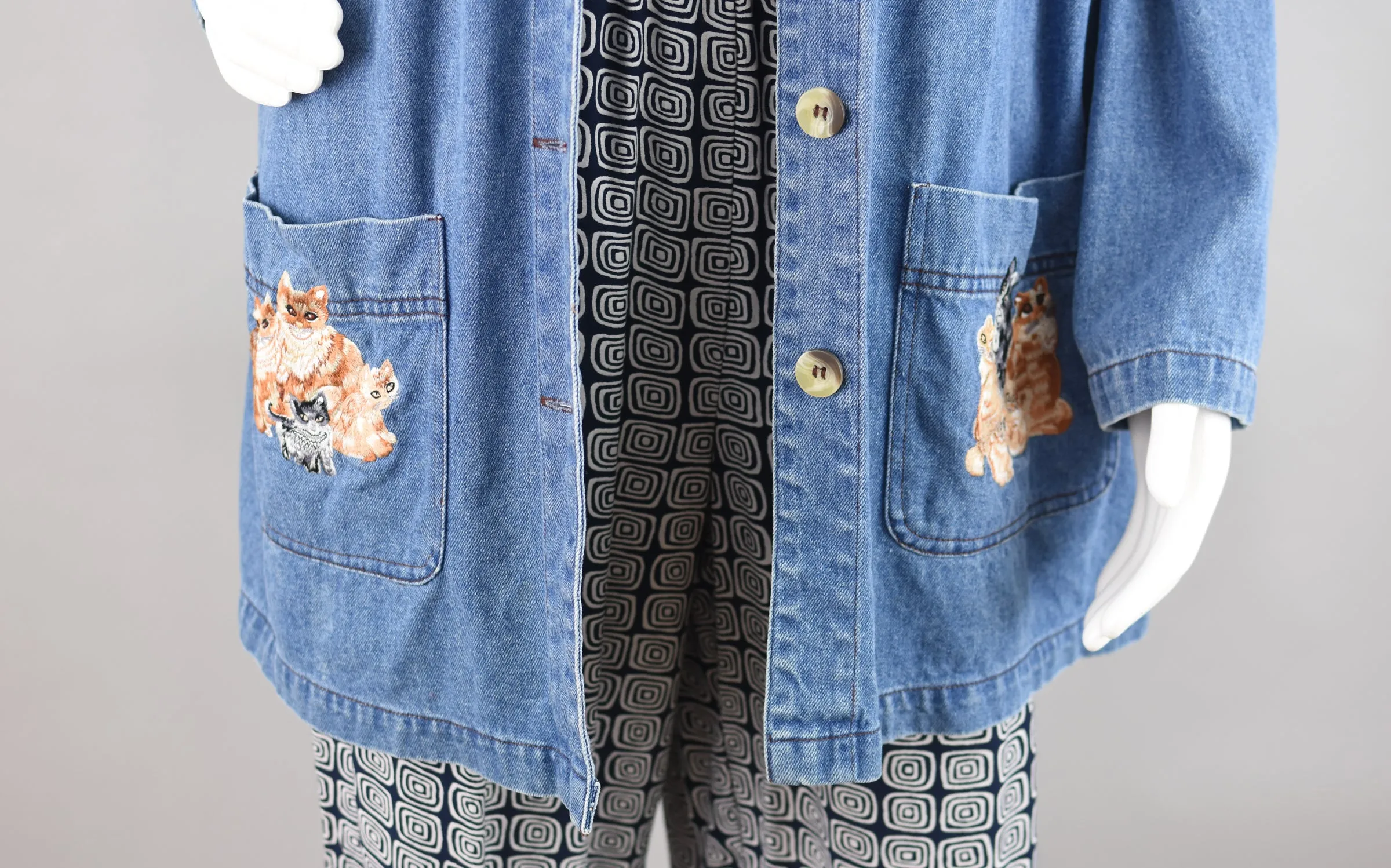 Vintage Jean Jacket with Embroidered Cats Motif, Women's Plus Size 1X